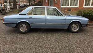 BMW 528 E12 Bild 2