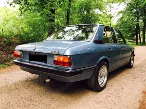 BMW 528 E12 Bild 3