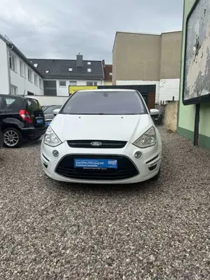 Ford S-Max Titanium 2.0 *MIT NEUEM TÜV*WENIG KM**GARANTIE* Bild 2