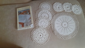Tischdecke + 8 Deckchen
