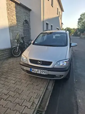 Opel Zafira 1.8 16V Elegance VB
