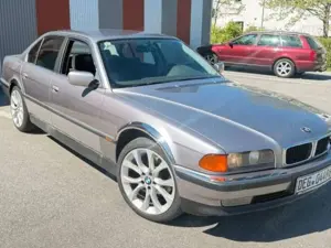 BMW 728 728iL Bild 2