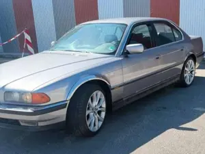 BMW 728 728iL Bild 4