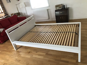 Bettgestell mit Lattenrost 140x200