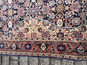 Schöner Teppich ca. 390 x 90cm mit interessanten Mustern