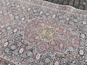 Schöner Teppich ca. 390 x 90cm mit interessanten Mustern