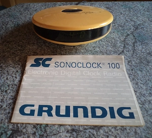 Original GRUNDIG SONOCLOCK 100, Vintage der legendäre UFO Radio Wecker Radio inkl. Anleitung