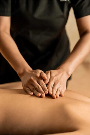 Wir bieten entspannende Massagen für Körper, Geist und Seele.Jede Massage endet mit einem Happy End.
