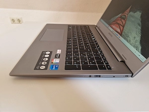 Medion 17,3" Laptop (i5, 16GB RAM, 1TB SSD, Windows 11) Bild 2