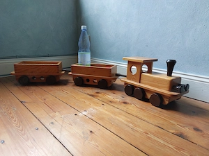 Holzeisenbahn groß