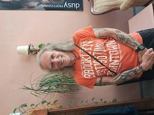 Rock-Opa sucht liebes weibliches Groupie... Wohne in OF 