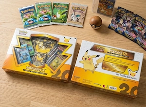 Pokémon Pikachu-EX Box   Rote & Blaue Kollektion (20 Jahre)   OVP   Sealed Sammlung Auflösung