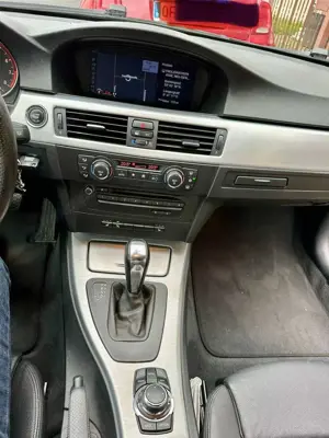BMW 330 Bild 3