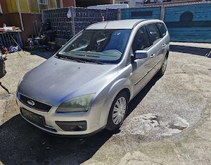 Ford Focus Kombi zu verkaufen  Bild 4