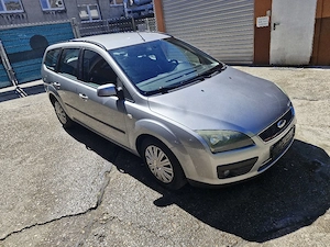 Ford Focus Kombi zu verkaufen  Bild 3