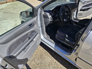 Ford Focus Kombi zu verkaufen  Bild 8