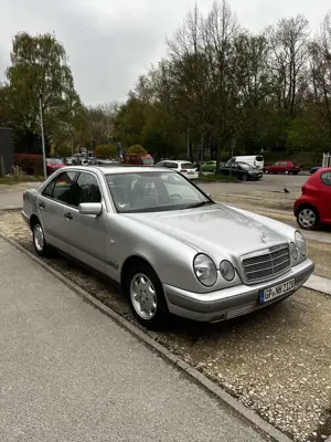 Mercedes-Benz E 230 Classic