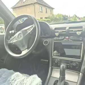 Mercedes-Benz 220
