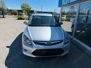 Hyundai i30 CW blue 1.4