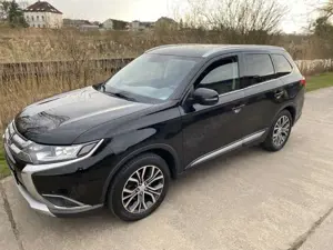Mitsubishi Outlander 2.2 DI-D 4WD Plus Bild 2