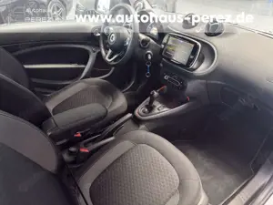 smart forTwo EQ Cabrio PASSION-WINTER-EXCLUSIVE-TEMPOMAT-AMBI Bild 5