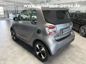 smart forTwo EQ Cabrio PASSION-WINTER-EXCLUSIVE-TEMPOMAT-AMBI Bild 3