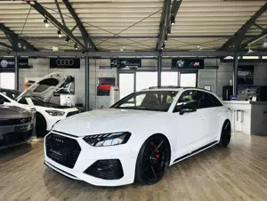 Audi RS4 2.9 TFSI quattro*PANO*ACC*BO*HEADUP*AHK*360