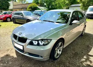 BMW 320 iA  Automatik Klima Xenon 17 Zoll Alu Radio-CD PDC