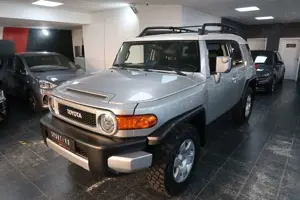 Toyota FJ Cruiser 4.0 V6 Rostfrei 8 Fach Bereift