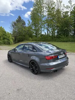 Audi S3 Limousine S tronic quattro - 8-fach bereift Bild 3
