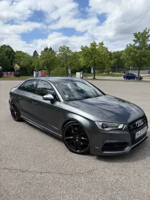 Audi S3 Limousine S tronic quattro - 8-fach bereift Bild 4