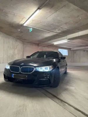 BMW 520 520d Touring/M-Paket/Kamera/Abst/Vollleder