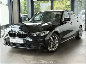 BMW 330 Bild 2