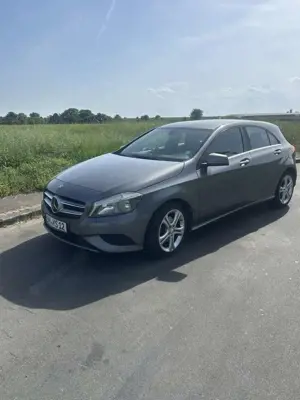 Mercedes-Benz A 180 (BlueEFFICIENCY) Style