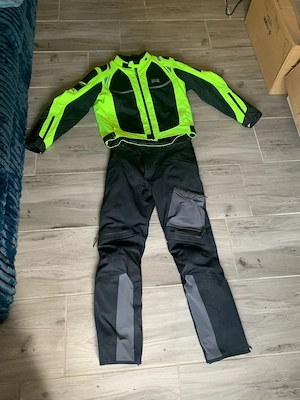 Motorradbekleidung 
