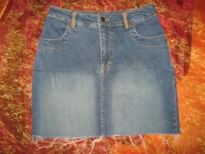 NEU Coachella Festival Party Style Stonewashed Jeans Mikro Mini- Rock mit Saum Fransen Divided blau