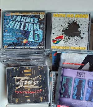 Musik CDs von verschiedenen Künstlern & Genres
