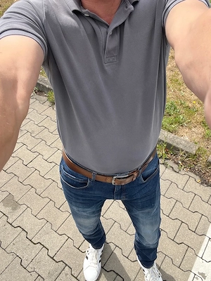 16Uhr Wanderparkplatz  ... Crazy Kerl (50) sucht spontanes zeigfreudiges Luder für Sport