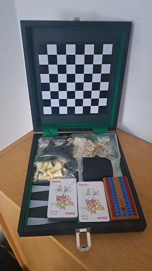 Spielesammlung in edler schwarzer Box - unbespielt - neu