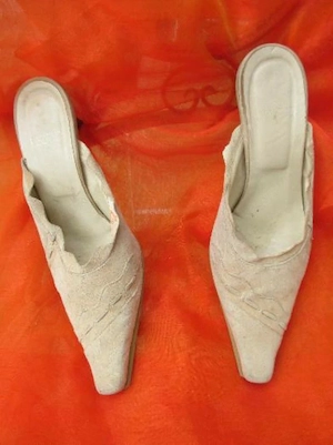 Original VINTAGE Kalbs Velours Echt Leder High Heels Sabot Mules Pumps ROLAND Gr. 37  4 crem - beige Bild 4