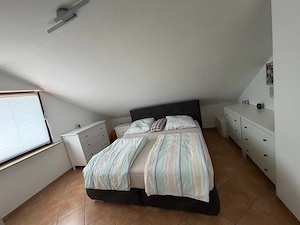 Moderne 4-Zimmer-Dachgeschosswohnung mit großer Loggia, Klimaanlage und Einbauküche in Neuffen