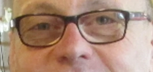 Reisebegeisterte Frau für gemeinsame Freizeitgestaltung