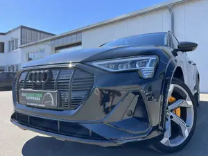 Audi e-tron S AHK Navi HeadUp LEDER ACC LED 360RFK LR-HZG SHZ
