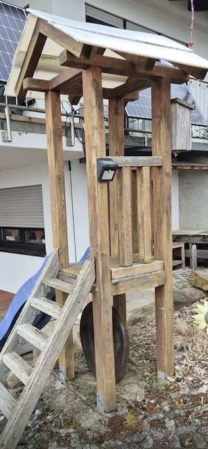 Kleiner Spielturm ohne Rutsche zu verschenken