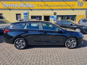 Hyundai i30 Kombi 1,5 COMFORT Alu, Kamera, Navi