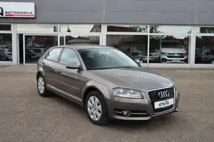 Audi A3 1.6 TDI Attraction l KLIMA l SHZ l AHK l
