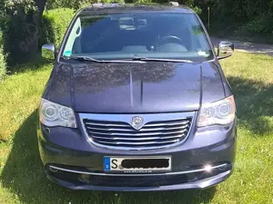 Lancia Voyager Lancia Voyager 2.8 Multijet 16V Platinum 7-Sitzer Vollausstattung DVD-Entertainmentsy Bild 2