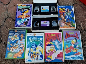 Videokassetten Walt Disney, Warner Bros....
