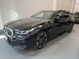 BMW 520 d Touring M-Sport LED*Pano*Standheiz.*AHK*HUD*PDC