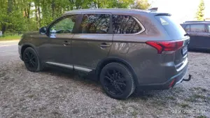 Mitsubishi Outlander Outlander 2.2 DI-D 4WD Aut. Plus Bild 3
